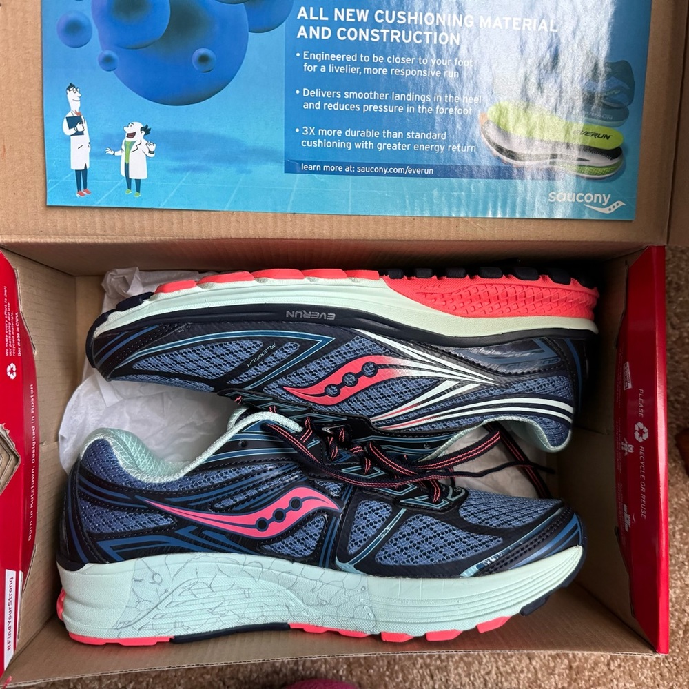 Woman’s SAUCONY GUIDE 9 sneakers size 8 US.